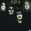Album33 T 30 CM Kiss