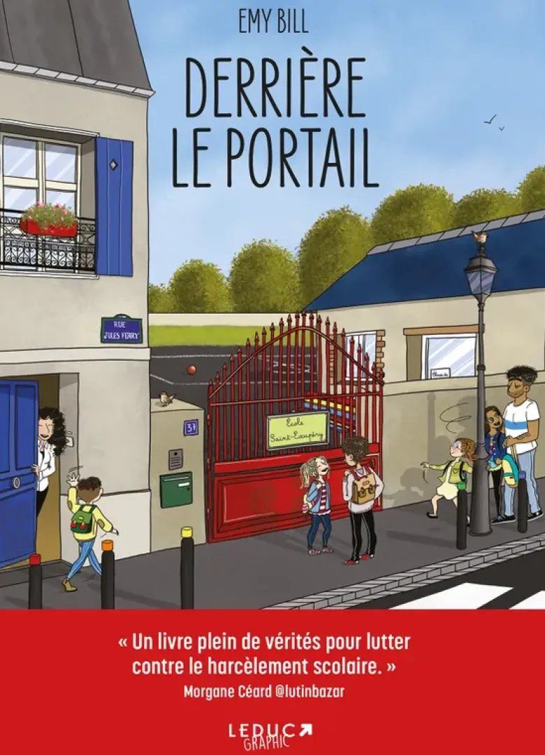 Derrière le portail
