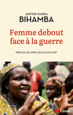 Femme debout face à la guerre